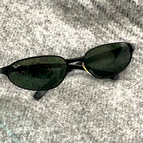 Vintage RAY-BAN Black Wrap Sunglasses RB3107 - Picture 1 of 13